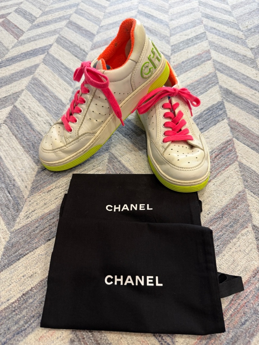 CHANEL White Leather Sneakers with Pink Laces and Lime Accents